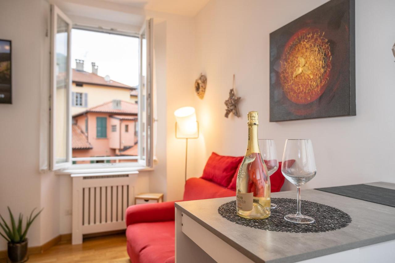 Portatorre Suite, A Charming In The Heart Of Como, Free Private Parking, Air Conditioning & More! * Côme