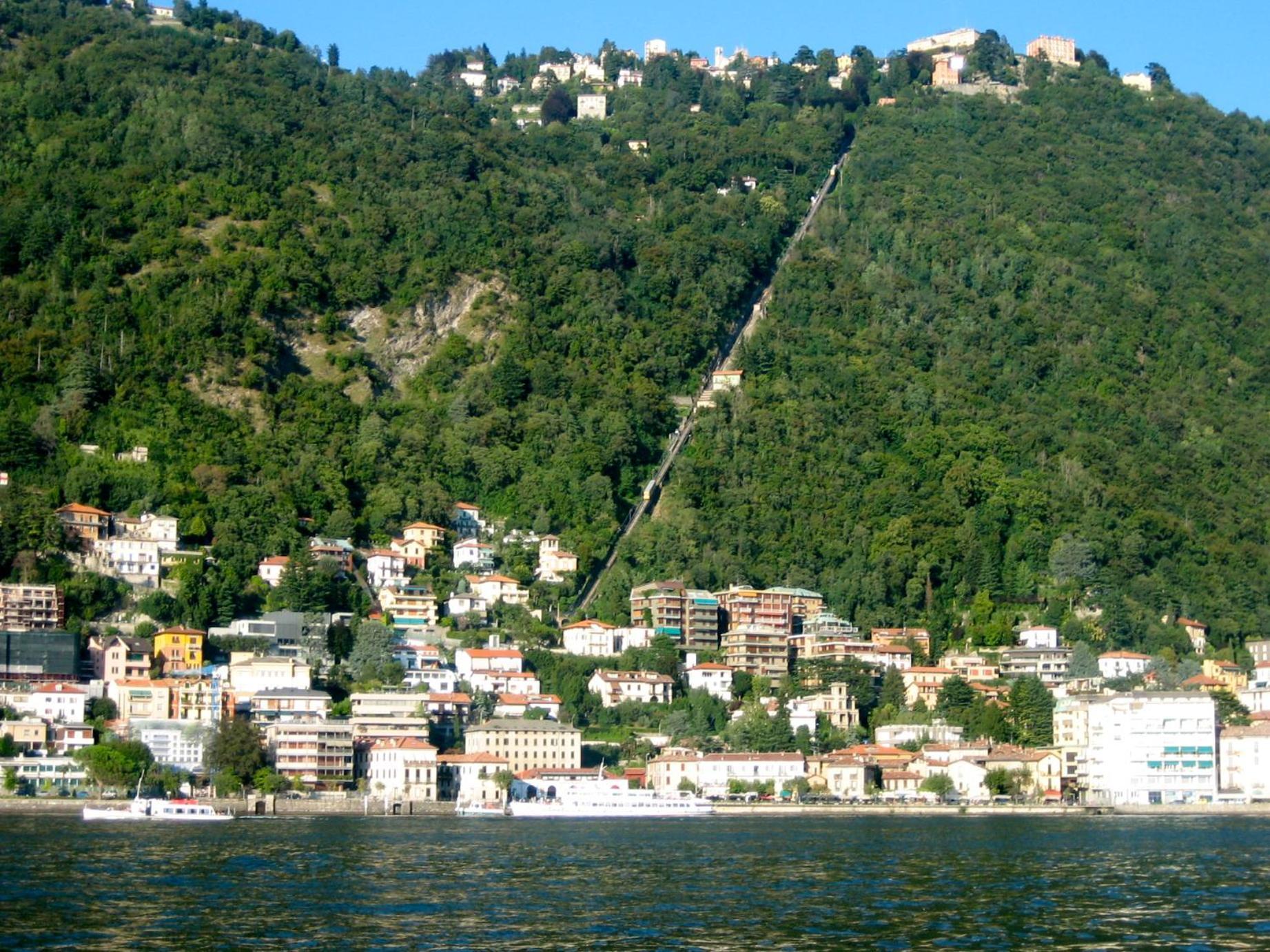 Apartment Portatorre Suite, A Charming In The Heart Of Como, Free Private Parking, Air Conditioning & More! Como