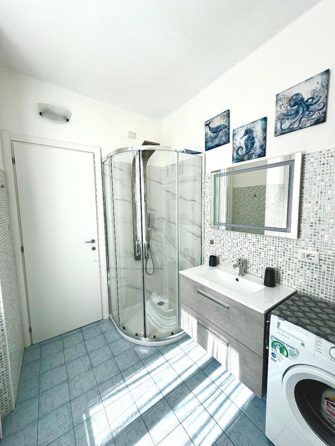 Portatorre Suite, A Charming In The Heart Of Como, Free Private Parking, Air Conditioning & More! *
