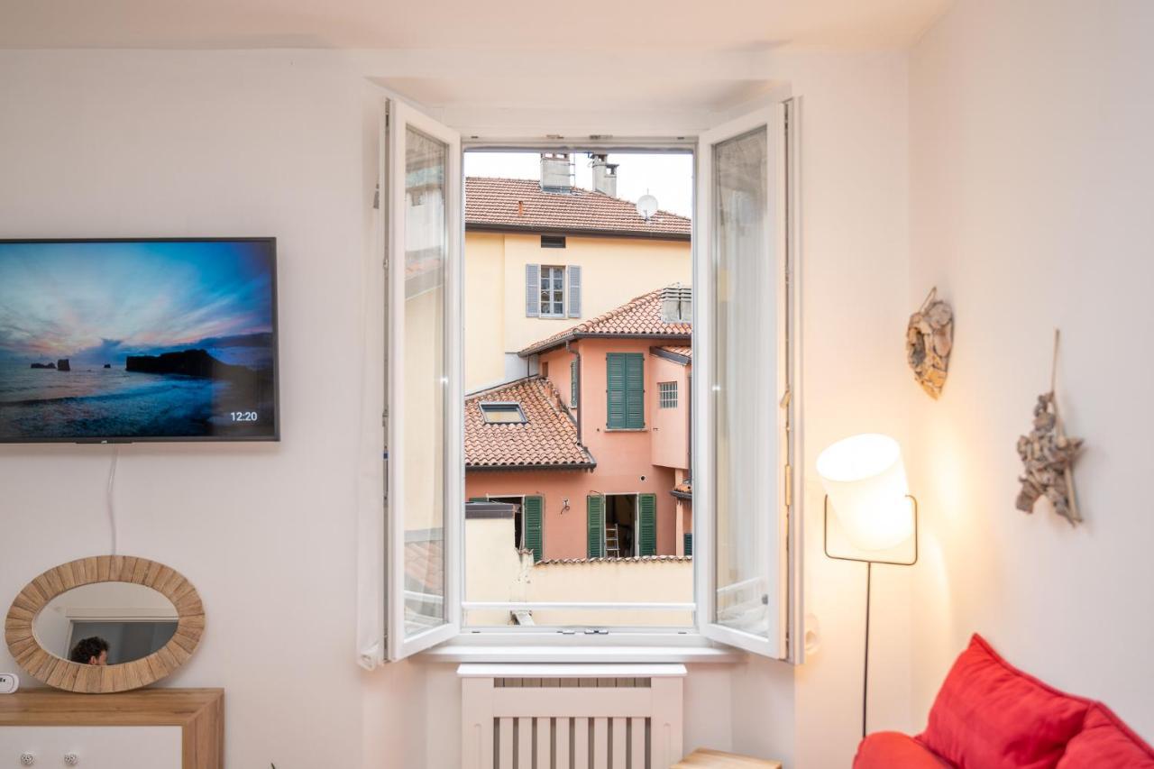 Appartement Portatorre Suite, A Charming In The Heart Of Como, Free Private Parking, Air Conditioning & More! *