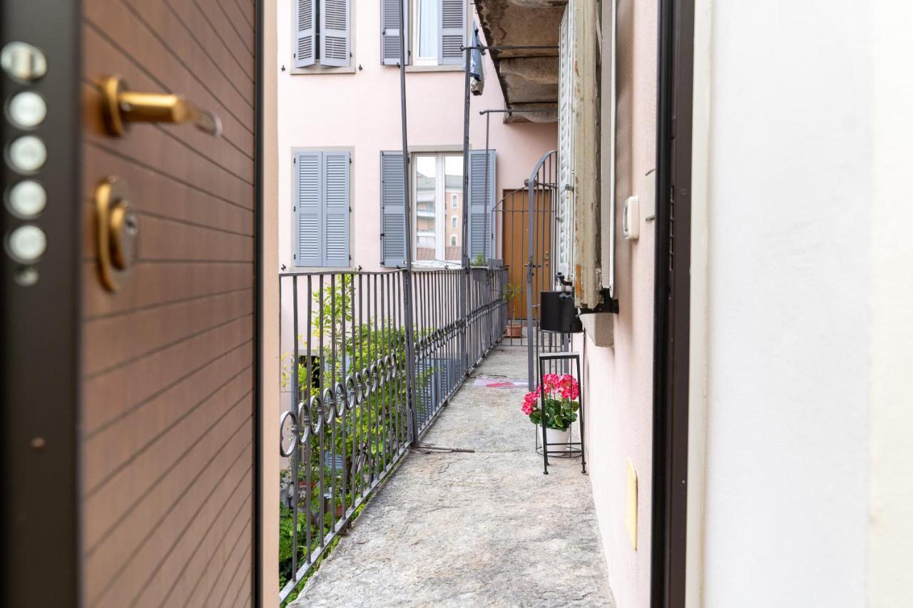 Appartement Portatorre Suite, A Charming In The Heart Of Como, Free Private Parking, Air Conditioning & More! *