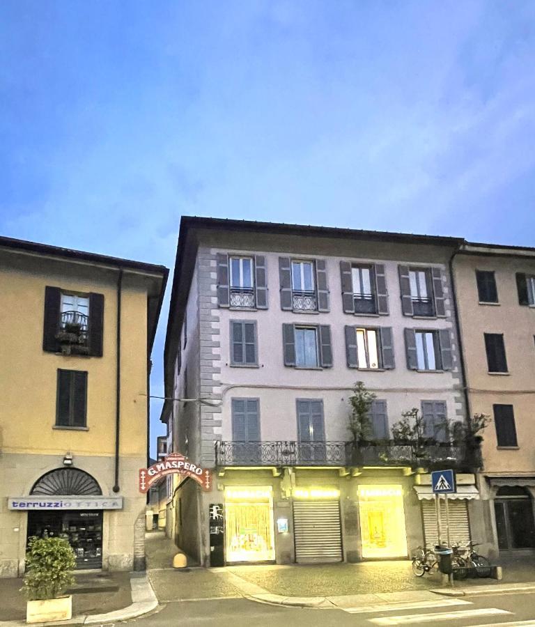 Portatorre Suite, A Charming In The Heart Of Como, Free Private Parking, Air Conditioning & More! Appartement *