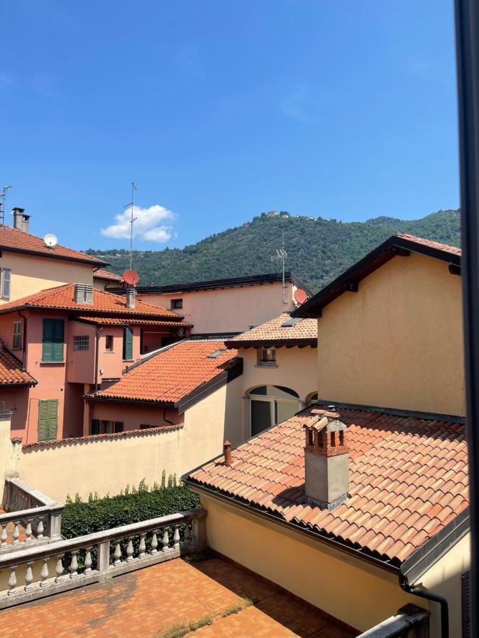 Portatorre Suite, A Charming In The Heart Of Como, Free Private Parking, Air Conditioning & More! Appartement Côme