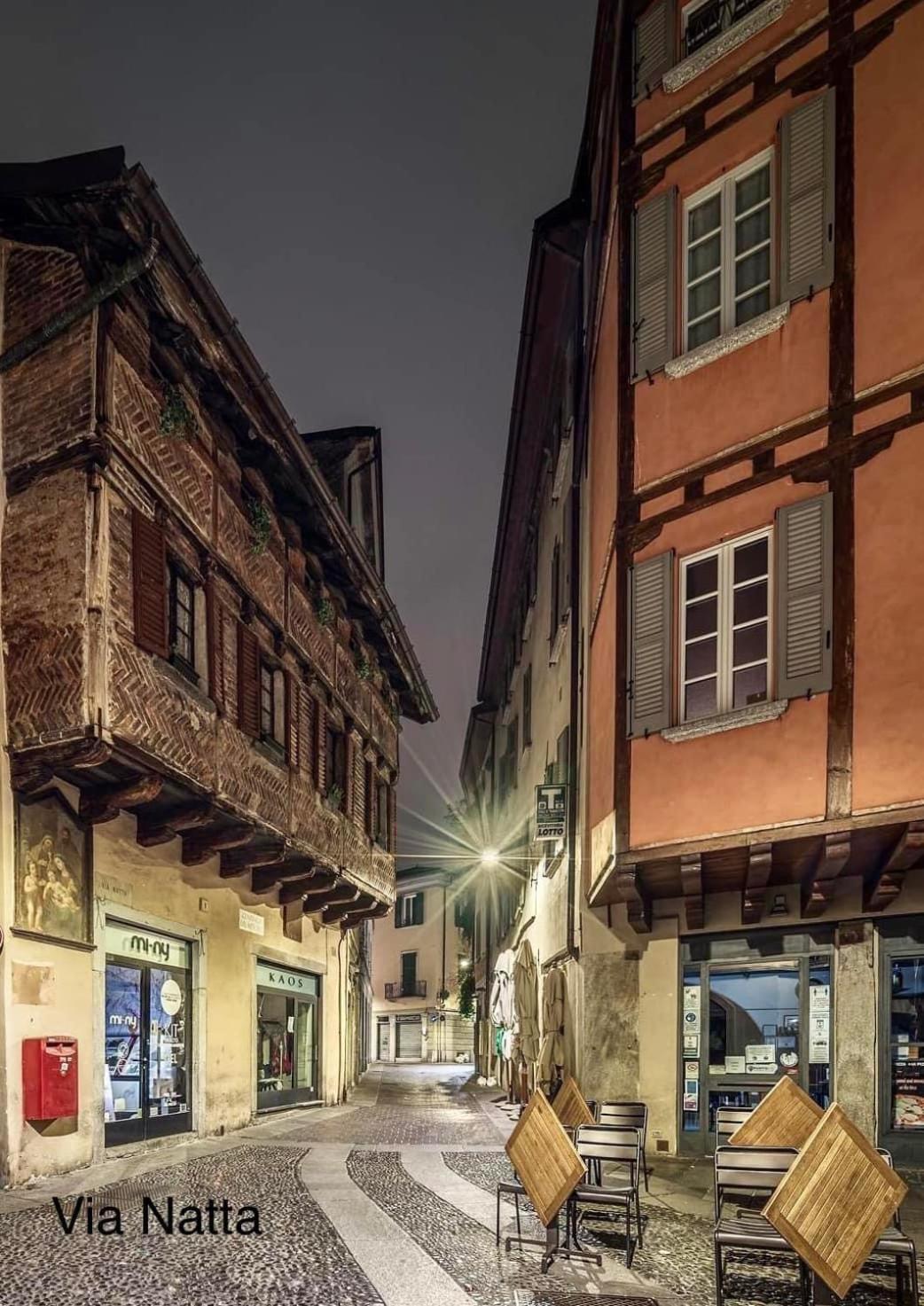 Portatorre Suite, A Charming In The Heart Of Como, Free Private Parking, Air Conditioning & More! Appartement Côme