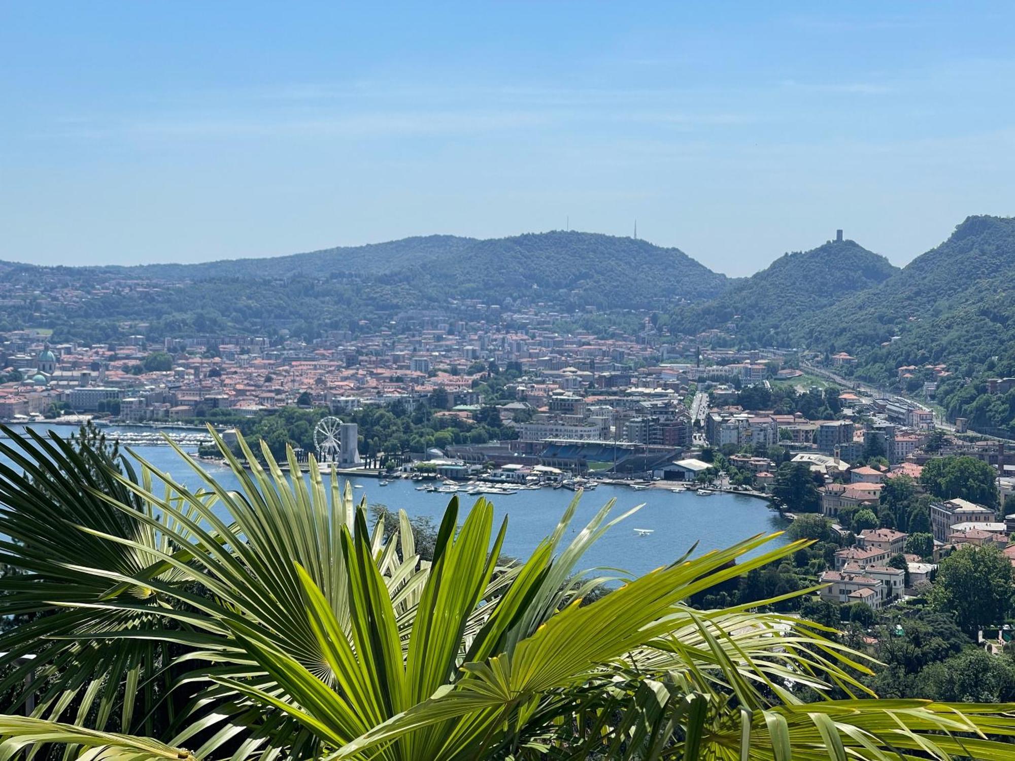 Portatorre Suite, A Charming In The Heart Of Como, Free Private Parking, Air Conditioning & More! Appartement *